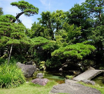 🖼️ 푸른 녹음을 즐기는 미술관(라쿠스이테이 비주츠칸)